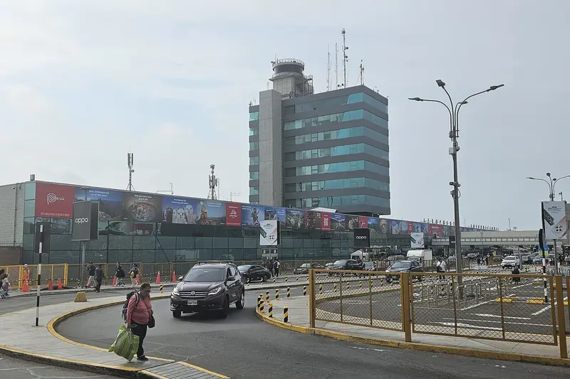 Access road to Jorge Chávez International Airport, Lima